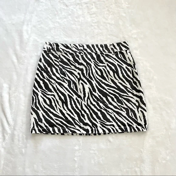 SHEIN | Denim Zebra Mini Skirt - Picture 3 of 5